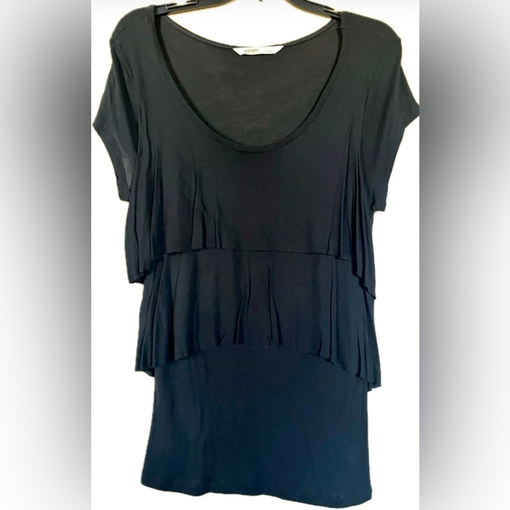 Old Navy Black Tiered Short Sleeve shirt. Women’s size Large.